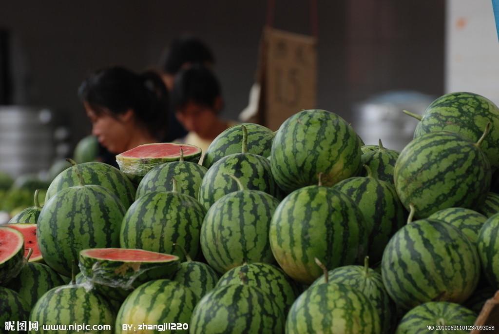 西瓜上市高峰期 200戶以上小區都設置直銷點