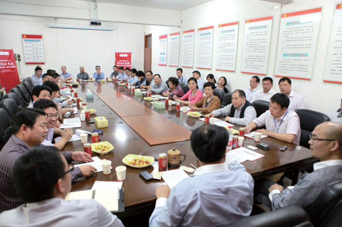 胡志輝等河南企業家代表走進好想你，對話石聚彬