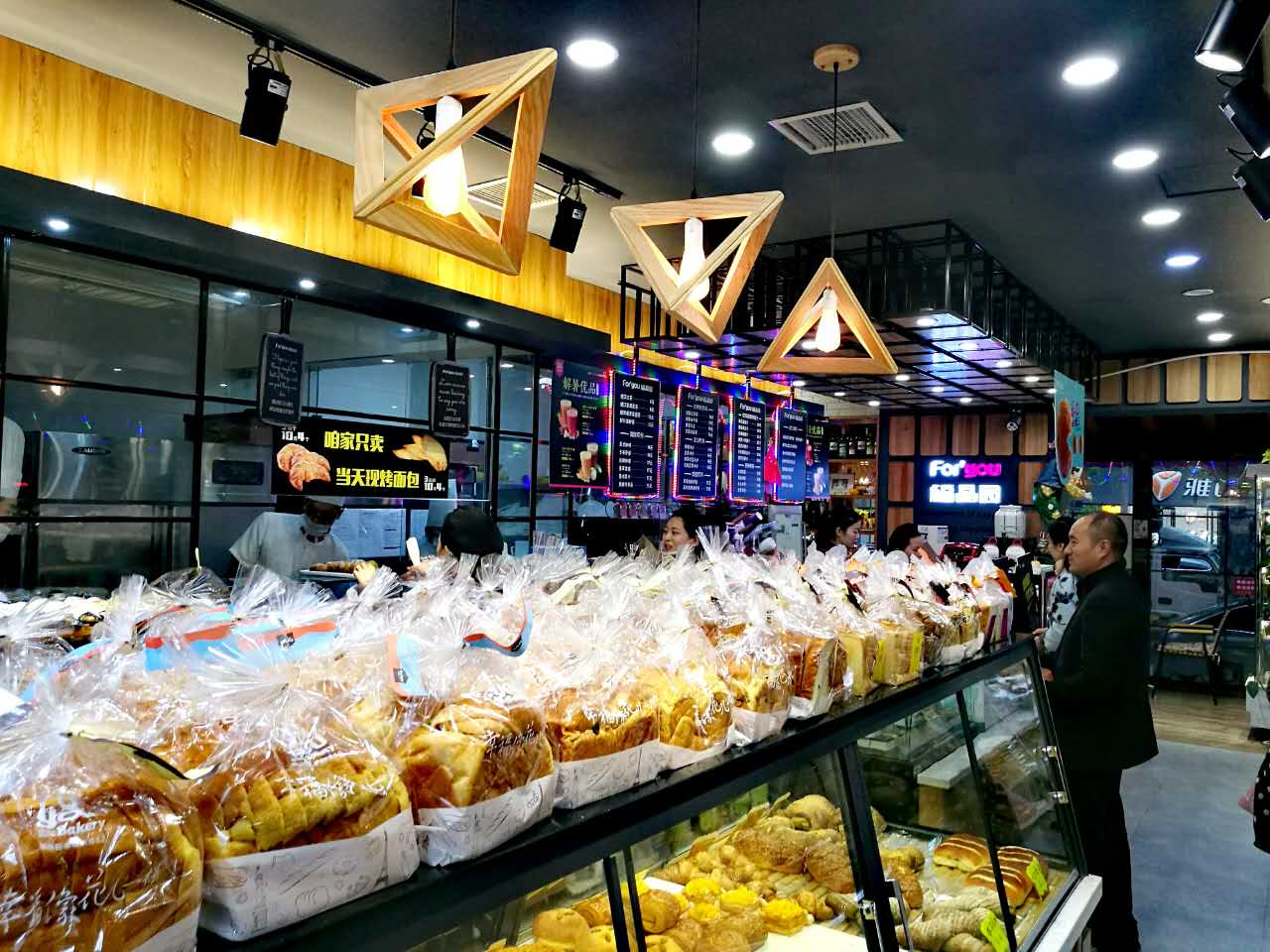 福晶園攜手中寰創(chuàng)世—讓品牌幸福升級